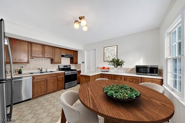 5 Forest Dr, Long Hill Twp., NJ 07980