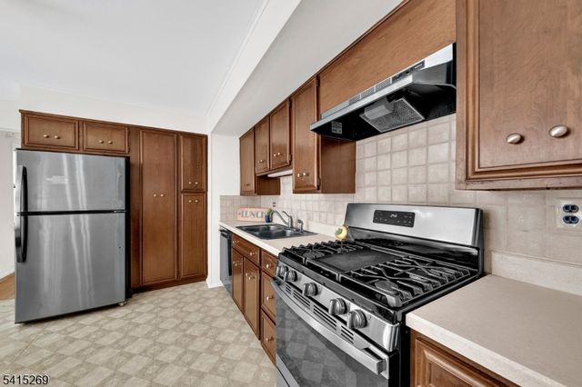 5 Forest Dr, Long Hill Twp., NJ 07980