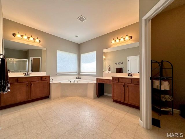 724 Autumnwood Forest Drive, Lake St Louis, MO 63367