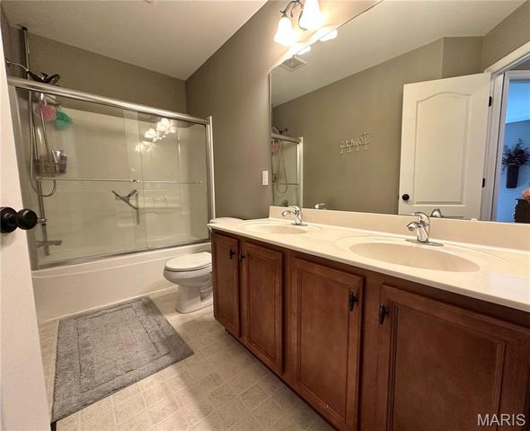 724 Autumnwood Forest Drive, Lake St Louis, MO 63367