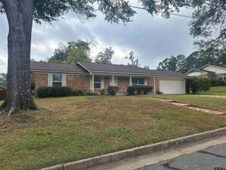 2213 Suanne Dr, Tyler, TX 75701