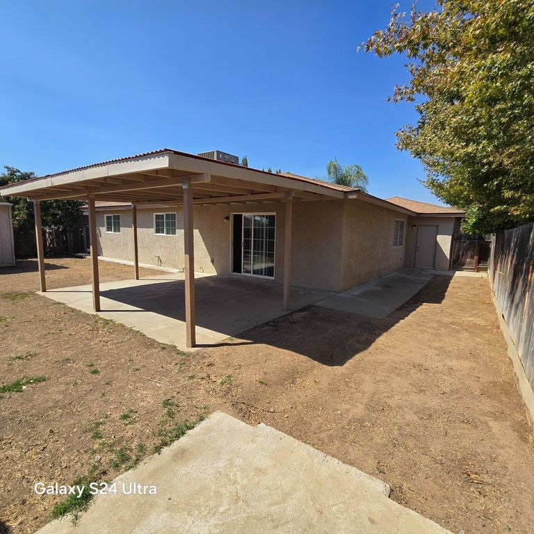 Image 16 of property listing at 500 E Clark Street, Madera, CA 93638