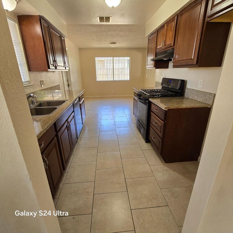 Image 4 of property listing at 500 E Clark Street, Madera, CA 93638