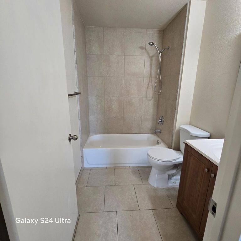 Image 9 of property listing at 500 E Clark Street, Madera, CA 93638