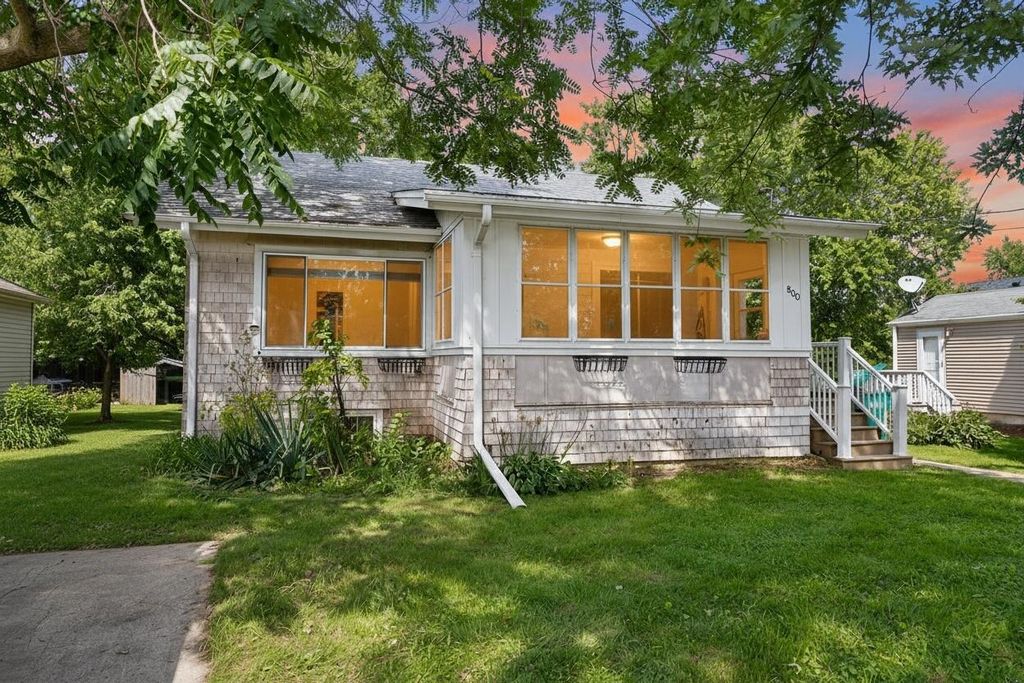 800 9th AVENUE, Union Grove, WI 53182