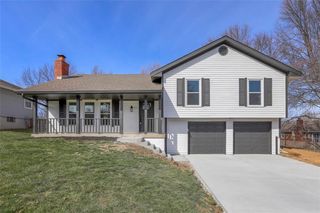 412 NE Crescent Street NE, Lee's Summit, MO 64086
