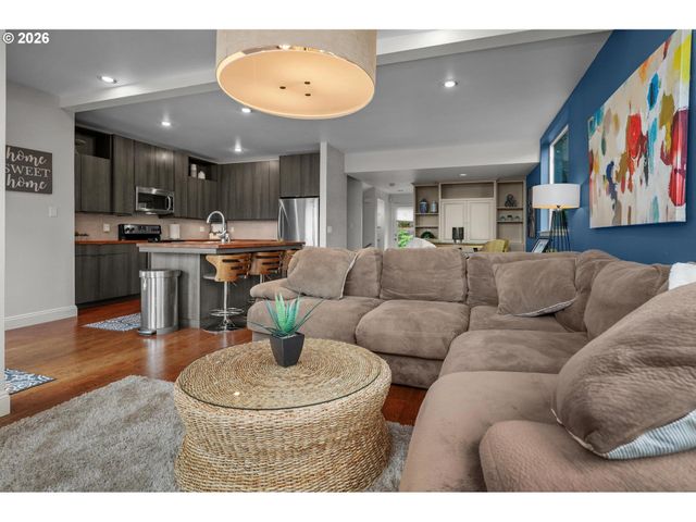 4465 GOLDEN Ln, Lake Oswego, OR 97035