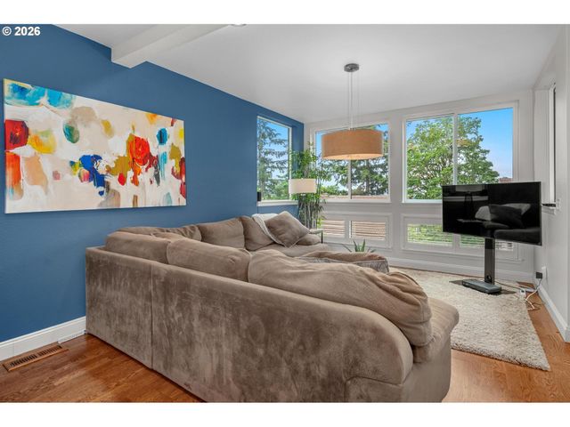 4465 GOLDEN Ln, Lake Oswego, OR 97035
