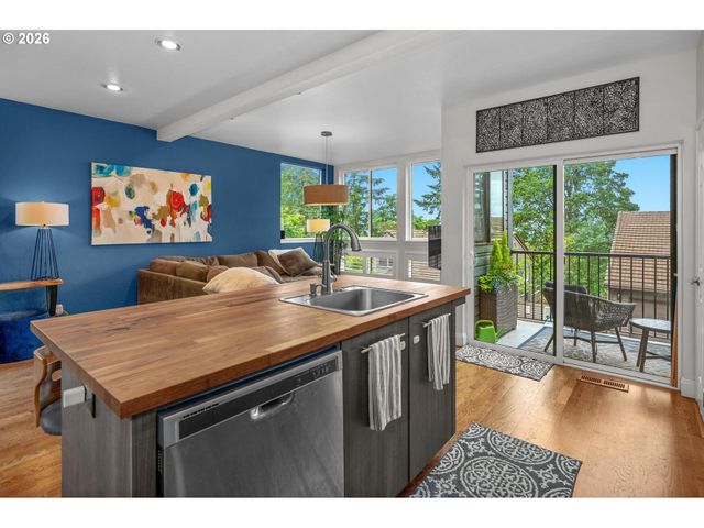 4465 GOLDEN Ln, Lake Oswego, OR 97035
