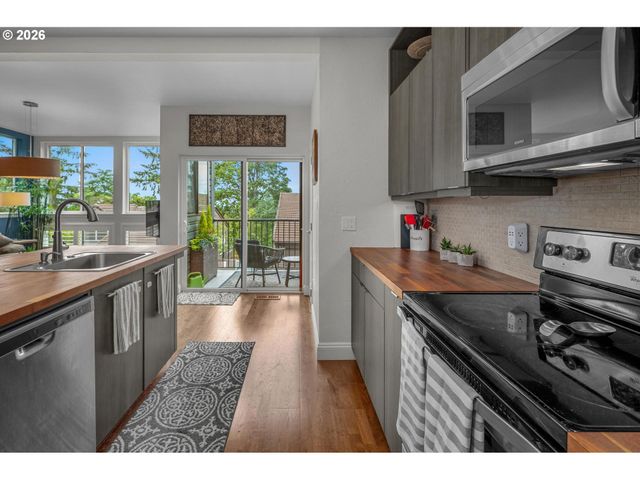 4465 GOLDEN Ln, Lake Oswego, OR 97035