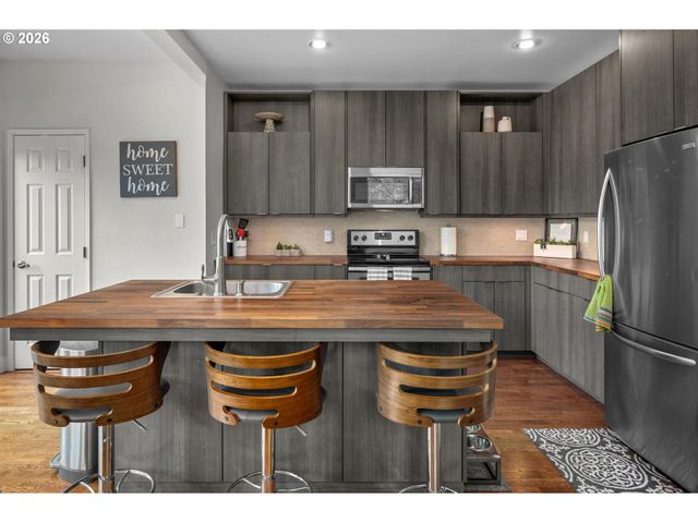 4465 GOLDEN Ln, Lake Oswego, OR 97035