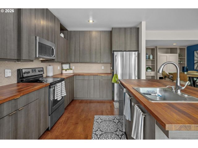 4465 GOLDEN Ln, Lake Oswego, OR 97035