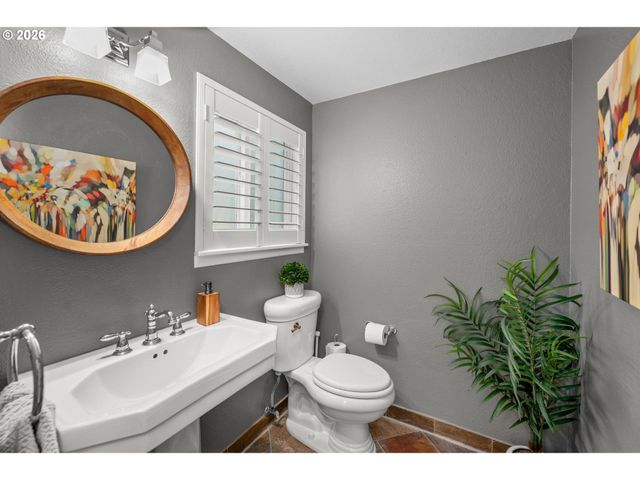 4465 GOLDEN Ln, Lake Oswego, OR 97035