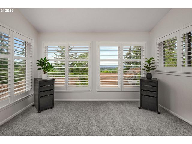 4465 GOLDEN Ln, Lake Oswego, OR 97035
