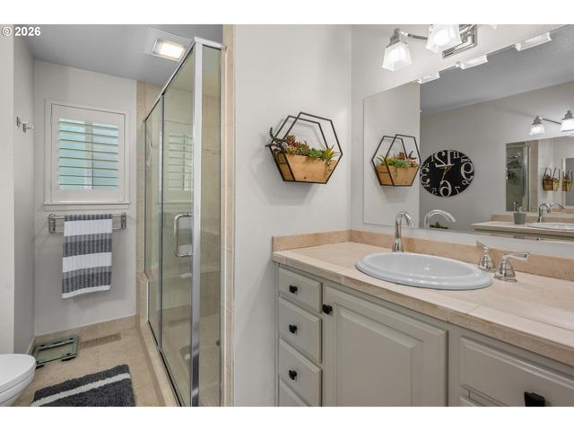 4465 GOLDEN Ln, Lake Oswego, OR 97035