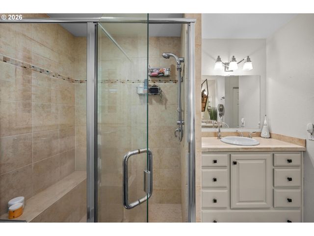 4465 GOLDEN Ln, Lake Oswego, OR 97035