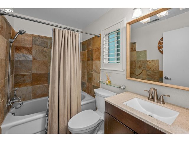 4465 GOLDEN Ln, Lake Oswego, OR 97035