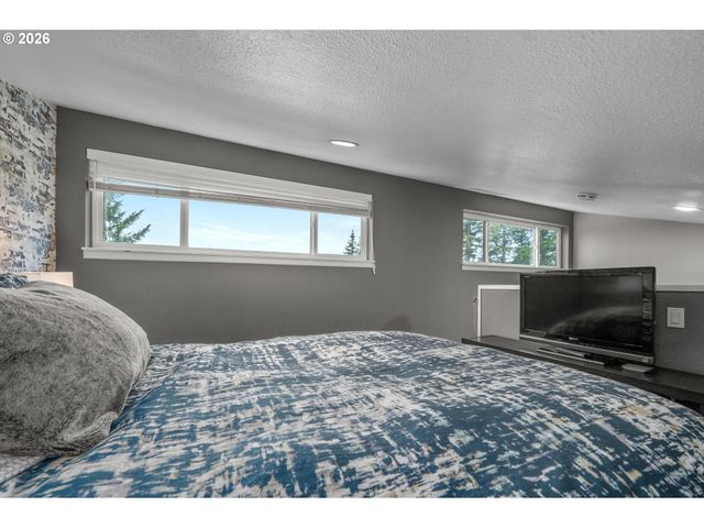 4465 GOLDEN Ln, Lake Oswego, OR 97035