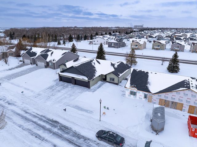 3022 41st Avenue S, Moorhead, MN 56560