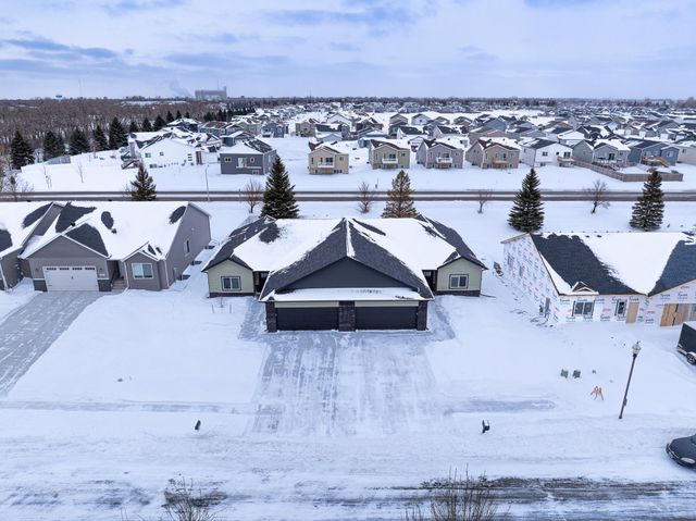 3022 41st Avenue S, Moorhead, MN 56560