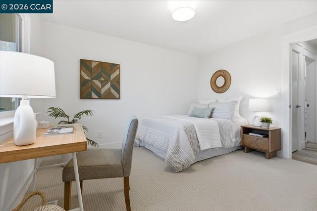 6 Sparrow Ct, Moraga, CA 94556