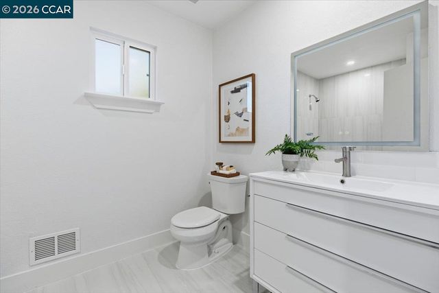 6 Sparrow Ct, Moraga, CA 94556