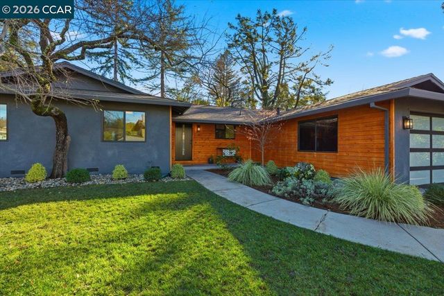 6 Sparrow Ct, Moraga, CA 94556