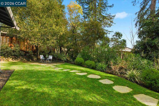 6 Sparrow Ct, Moraga, CA 94556