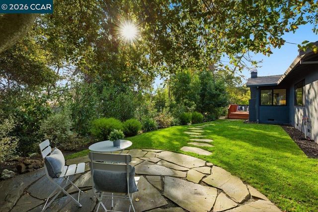 6 Sparrow Ct, Moraga, CA 94556