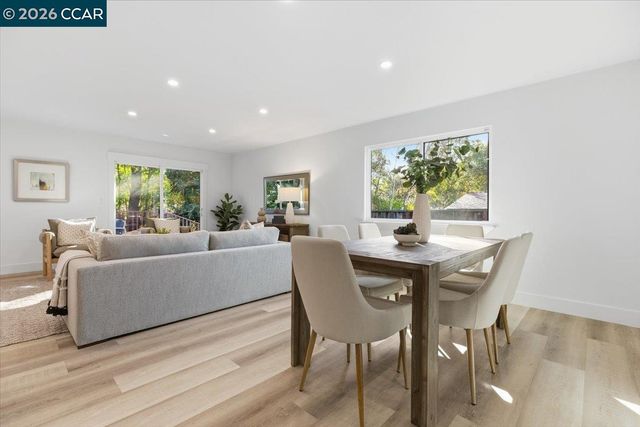 6 Sparrow Ct, Moraga, CA 94556