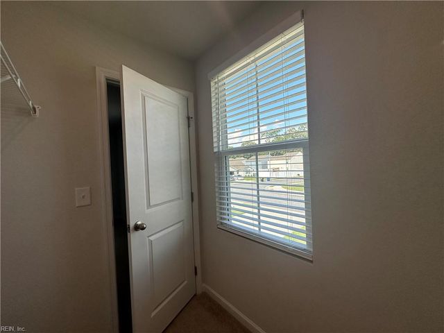 304 Forecastle ST, Portsmouth, VA 23701