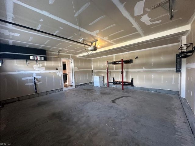 304 Forecastle ST, Portsmouth, VA 23701