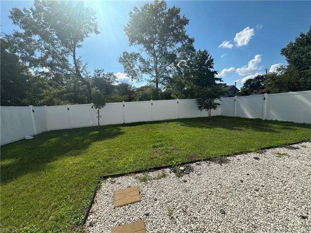 304 Forecastle ST, Portsmouth, VA 23701