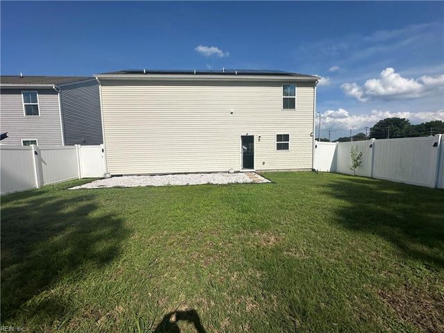 304 Forecastle ST, Portsmouth, VA 23701