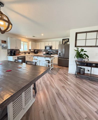 4206 S Julieann Court, Visalia, CA 93277