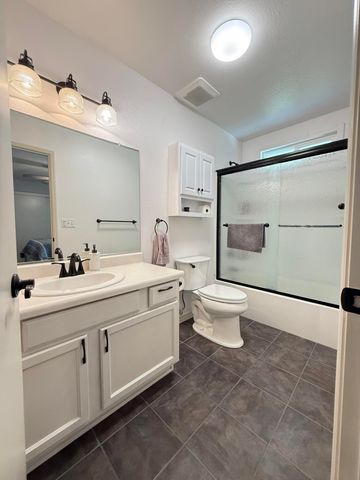 4206 S Julieann Court, Visalia, CA 93277