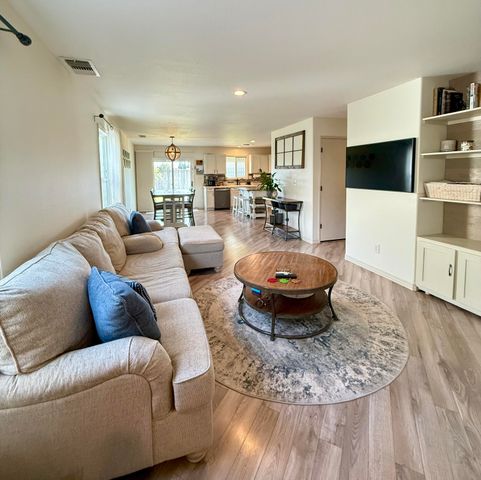 4206 S Julieann Court, Visalia, CA 93277