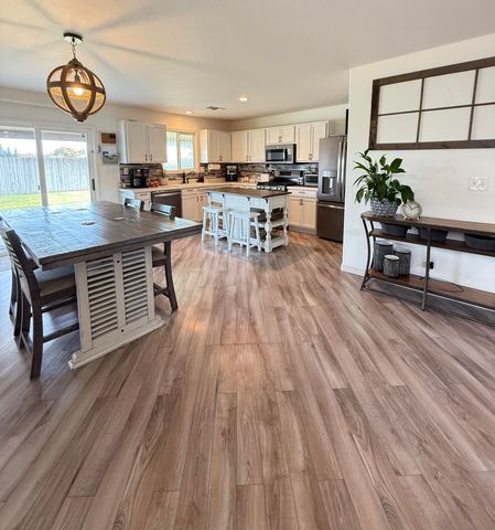 4206 S Julieann Court, Visalia, CA 93277