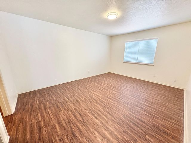 658 Stonehenge Drive, Grand Prairie, TX 75052