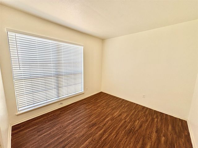 658 Stonehenge Drive, Grand Prairie, TX 75052