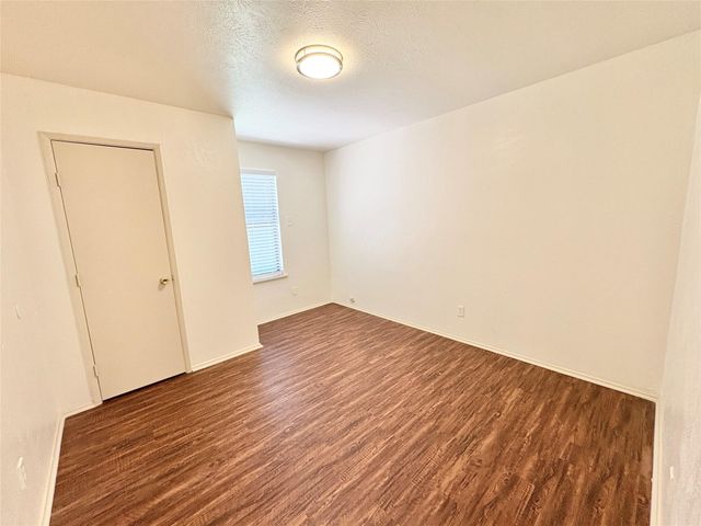 658 Stonehenge Drive, Grand Prairie, TX 75052