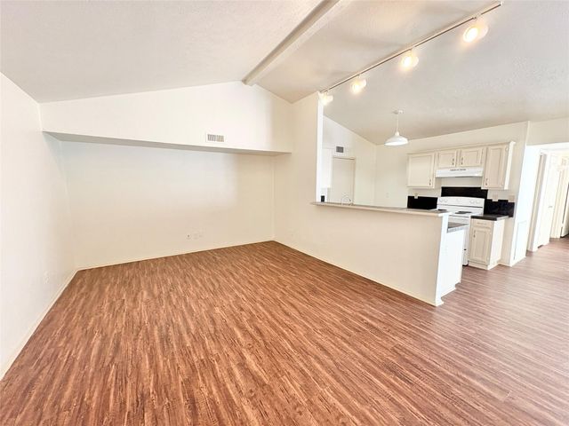 658 Stonehenge Drive, Grand Prairie, TX 75052