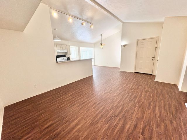 658 Stonehenge Drive, Grand Prairie, TX 75052