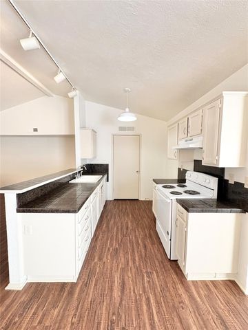 658 Stonehenge Drive, Grand Prairie, TX 75052