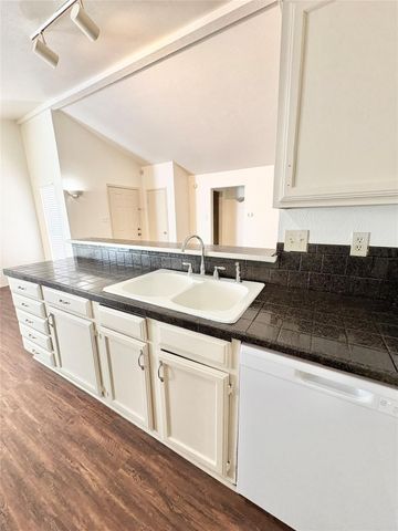 658 Stonehenge Drive, Grand Prairie, TX 75052