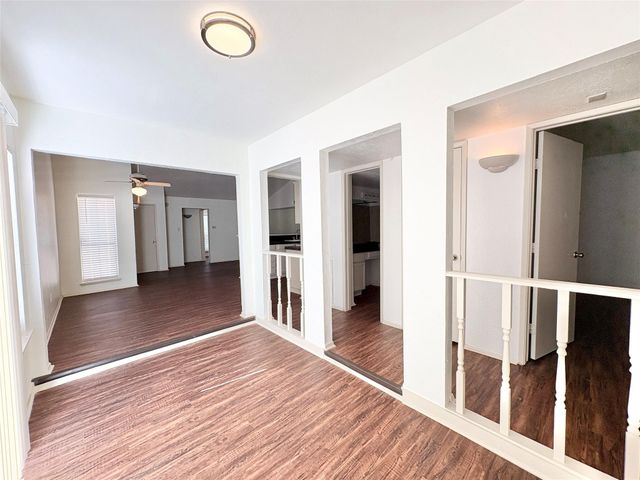 658 Stonehenge Drive, Grand Prairie, TX 75052