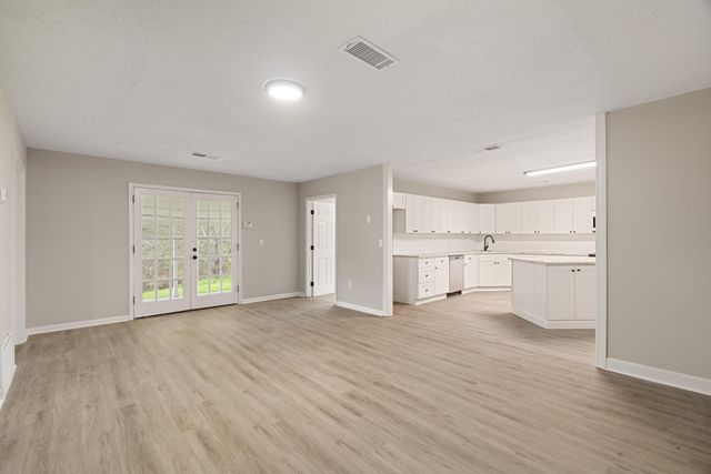 67 Saulters Rd., Prentiss, MS 39474