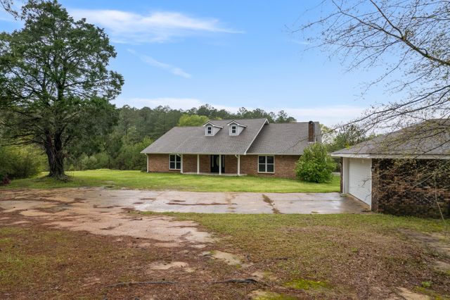 67 Saulters Rd., Prentiss, MS 39474