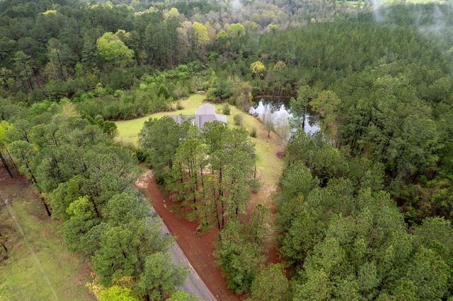 67 Saulters Rd., Prentiss, MS 39474