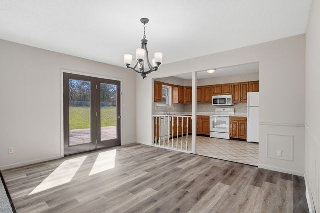 5561 N WATERFRONT DR, Columbia, MO 65202